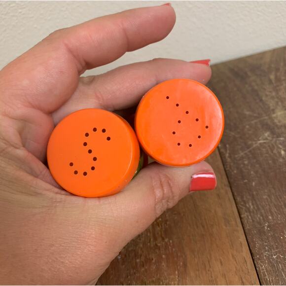 Vintage St. Labre Indian School Montana green Orange Salt & Pepper Shakers - Picture 2 of 7